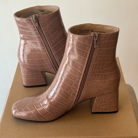 NIB Steve Madden "Darma" Crocodile Embossed Blush Tan Ankle Bootie Size 8 - Picture 8 of 16